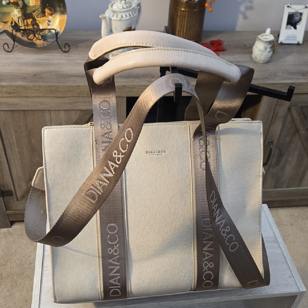 Gray Structured Tote With Branded Webbing Handles - image 3